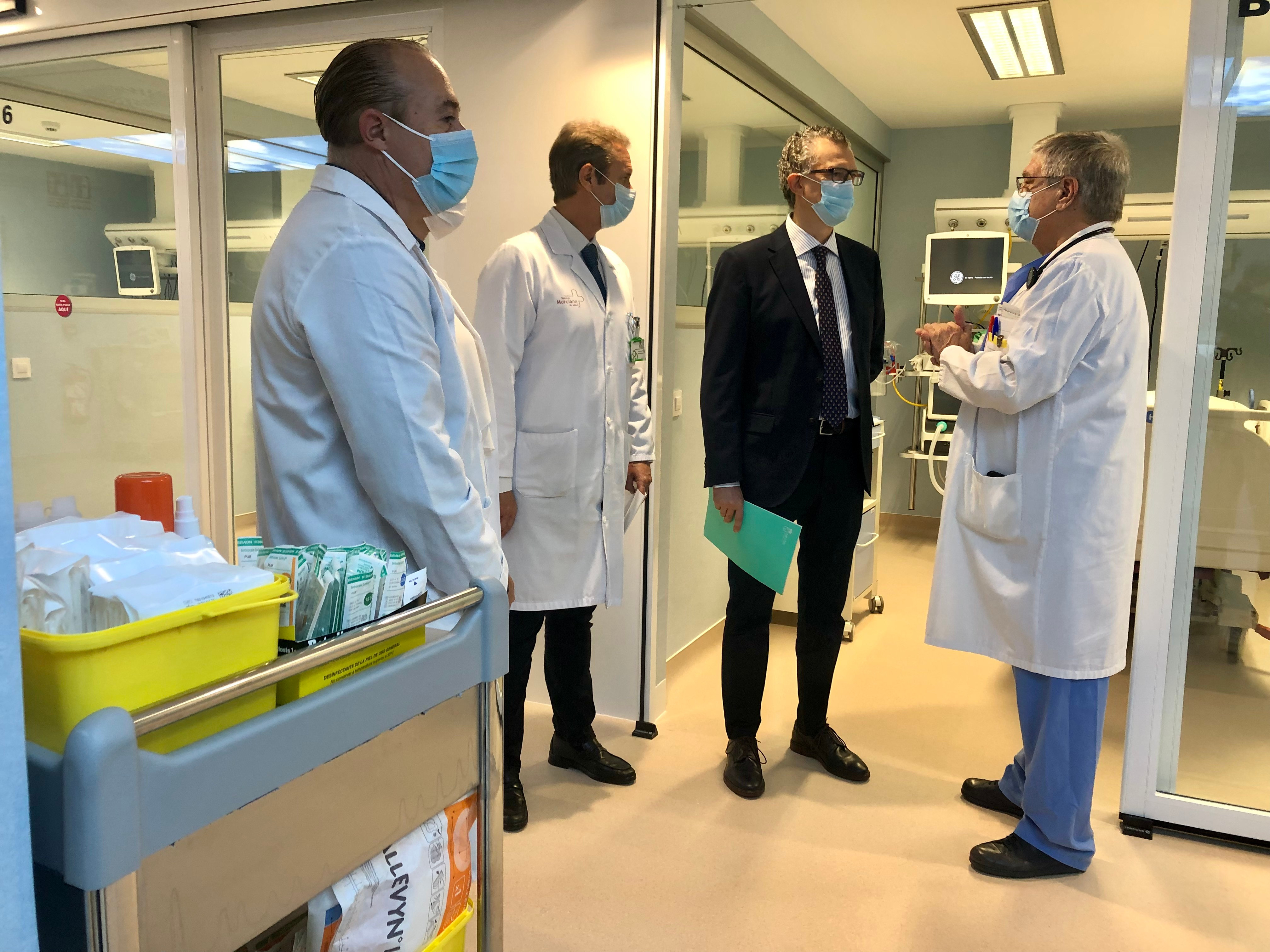 El consejero de Salud, Juan José Pedreño, visitó hoy el hospital general universitario Reina Sofía con motivo de las obras de mejora realizadas en sus instalaciones