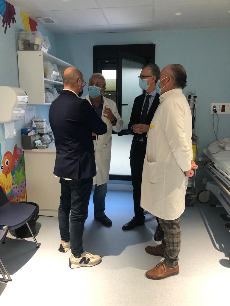 El consejero de Salud, Juan José Pedreño, visitó hoy el hospital Rafael Méndez de Lorca, donde se han ampliado las instalaciones de Urgencias para atención pediátrica