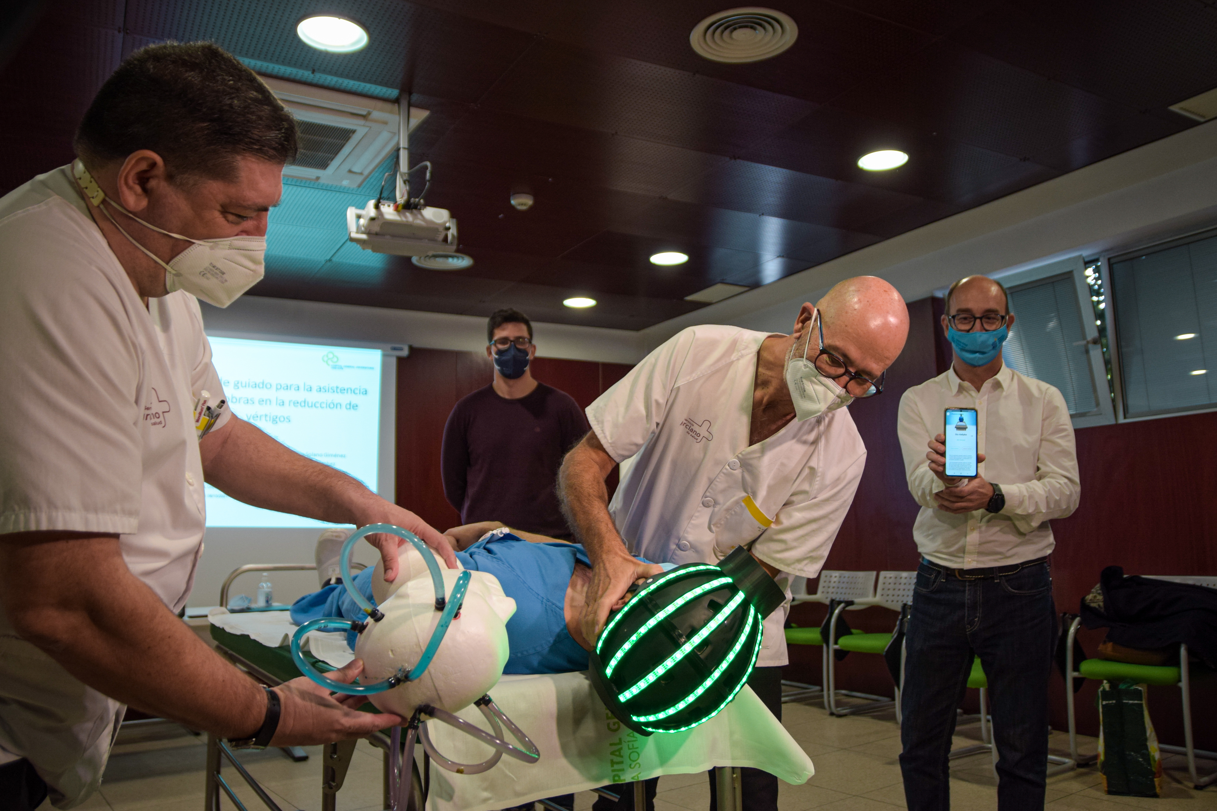 UPCT y hospital Reina Sofía ensayan un nuevo dispositivo de bajo coste para tratar vértigos posicionales