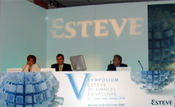 Dña. María Teresa Herranz (Consejera de Sanidad), D. José Ballestta (Rector de la Universidad de Murcia) y Director Médico de Laboratorios Esteve