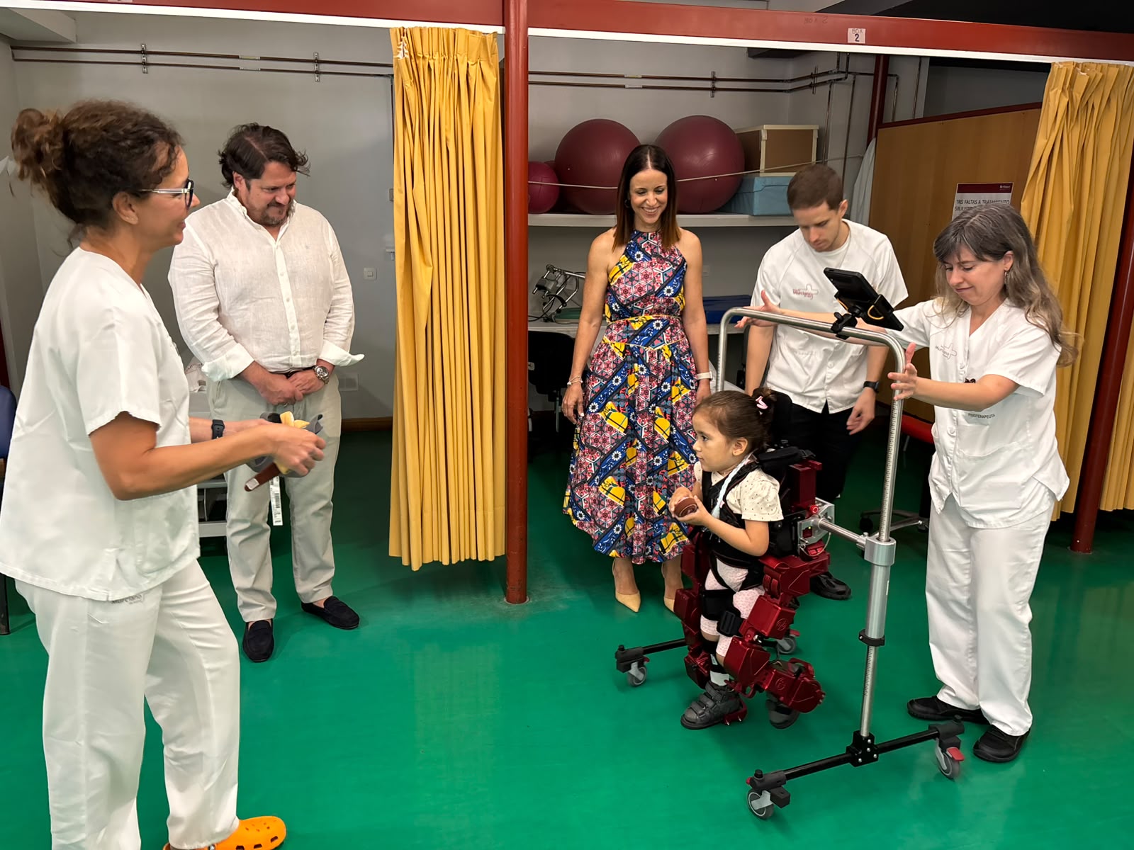 La consejera de Salud, Isabel Ayala, visitó hoy el hospital Virgen de la Arrixaca, primer centro hospitalario ...