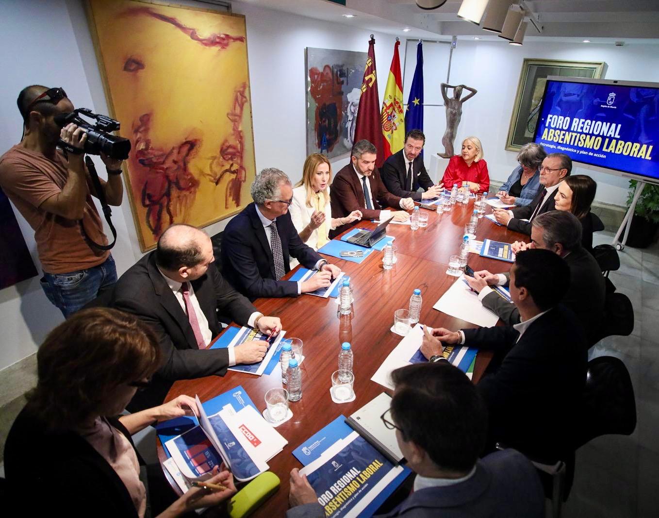 Reunión de constitución del foro.