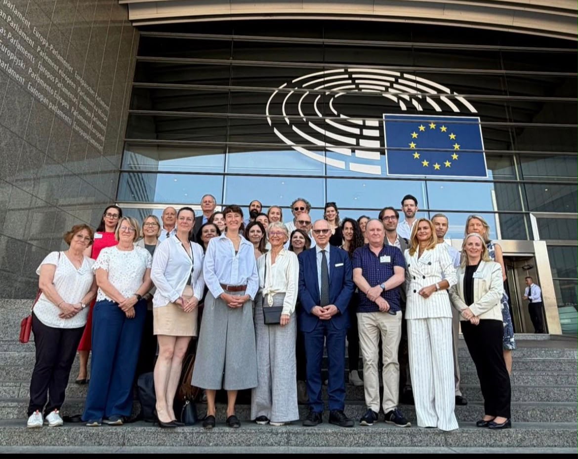 Exponen el programa de vacunación escolar de la Región de Murcia en el Parlamento Europeo