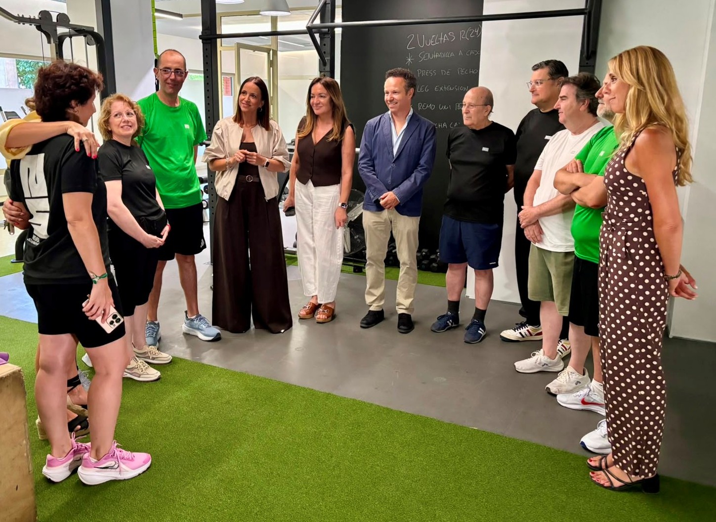 La consejera de Salud, Isabel Ayala, visita el nuevo gimnasio de la Fundación Never Surrender orientado a mejorar la ...