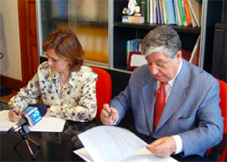 Firma de convenio entre Sanidad y la Asociación Española contra el Cáncer