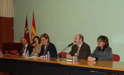 Foto de la firma del convenio entre la Consejería de Sanidad y la Fundación Española para la lucha contra la Leucemia