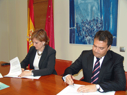 La Consejera de Sanidad y el Decano del Colegio Notarial de Albacete firman el convenio de colaboración para ...
