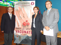 La consejera, María Teresa Herranz, junto con los directores generales de Salud Pública y Asistencia Sanitaria del ...