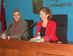 De izquierda a derecha el Dr. Ginés Madrid y la Consejera de Sanidad, Mª Ángeles Palacios