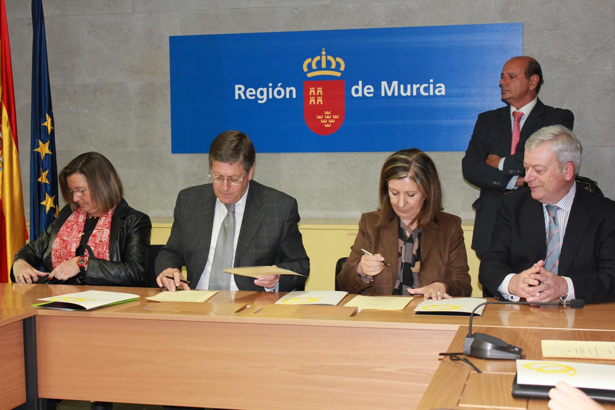 Bernal y Palacios firman un convenio con cinco entidades bancarias para mantener la línea de financiación del gasto ...