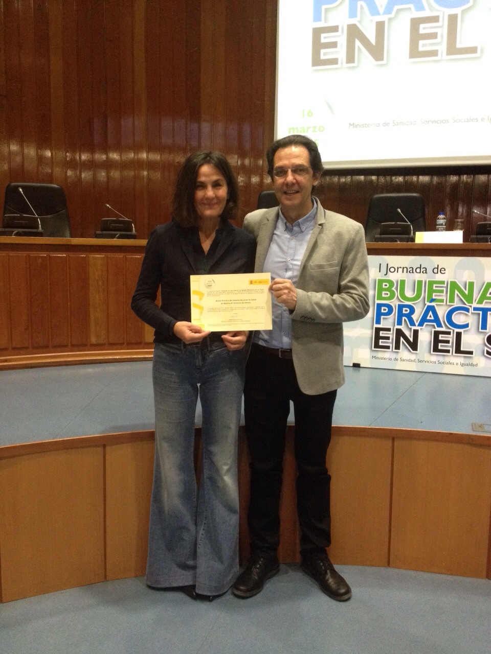 En el salón de actos Ernest Lluch del Ministerio de Sanidad se entregaron los diplomas acreditativos a los equipos ...