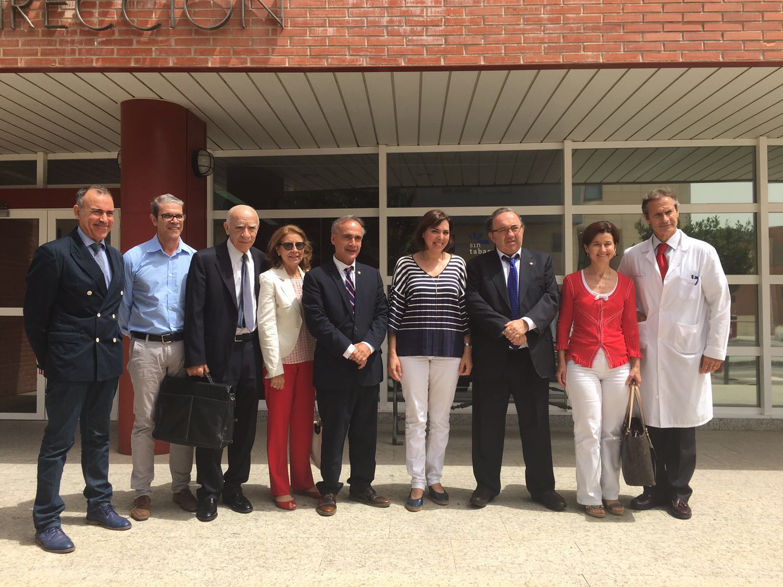 La consejera de Sanidad, Encarna Guillén (c), junto al rector de la Universidad de Murcia, José Orihuela (3d); la ...