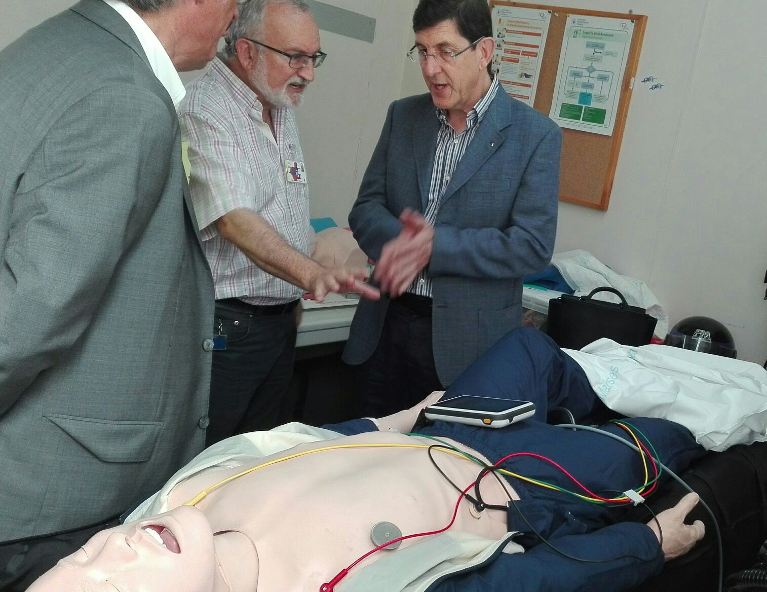 Visita a la Escuela permanente de soporte vital del 061