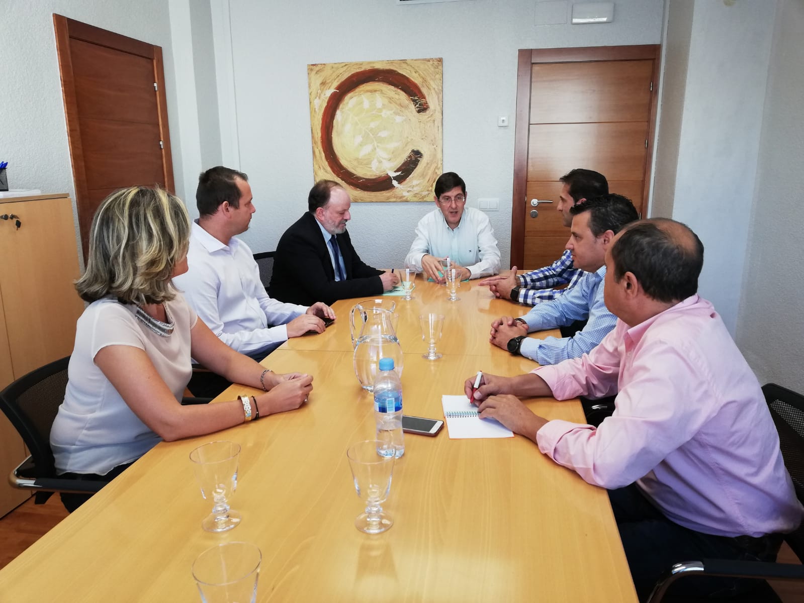 El consejero de Salud, Manuel Villegas (c), y el director general de Salud Pública y Adicciones, José Carlos Vicente ...