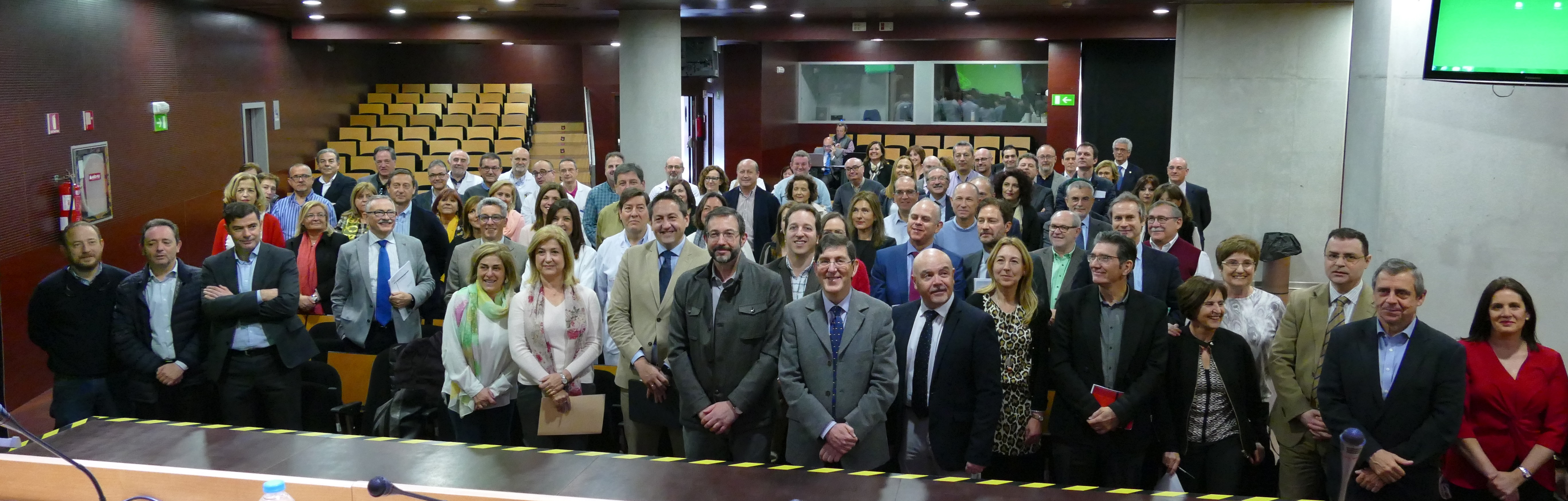 El consejero de Salud, Manuel Villegas (c), el gerente del Servicio Murciano de Salud, Asensio López (i) y el ...