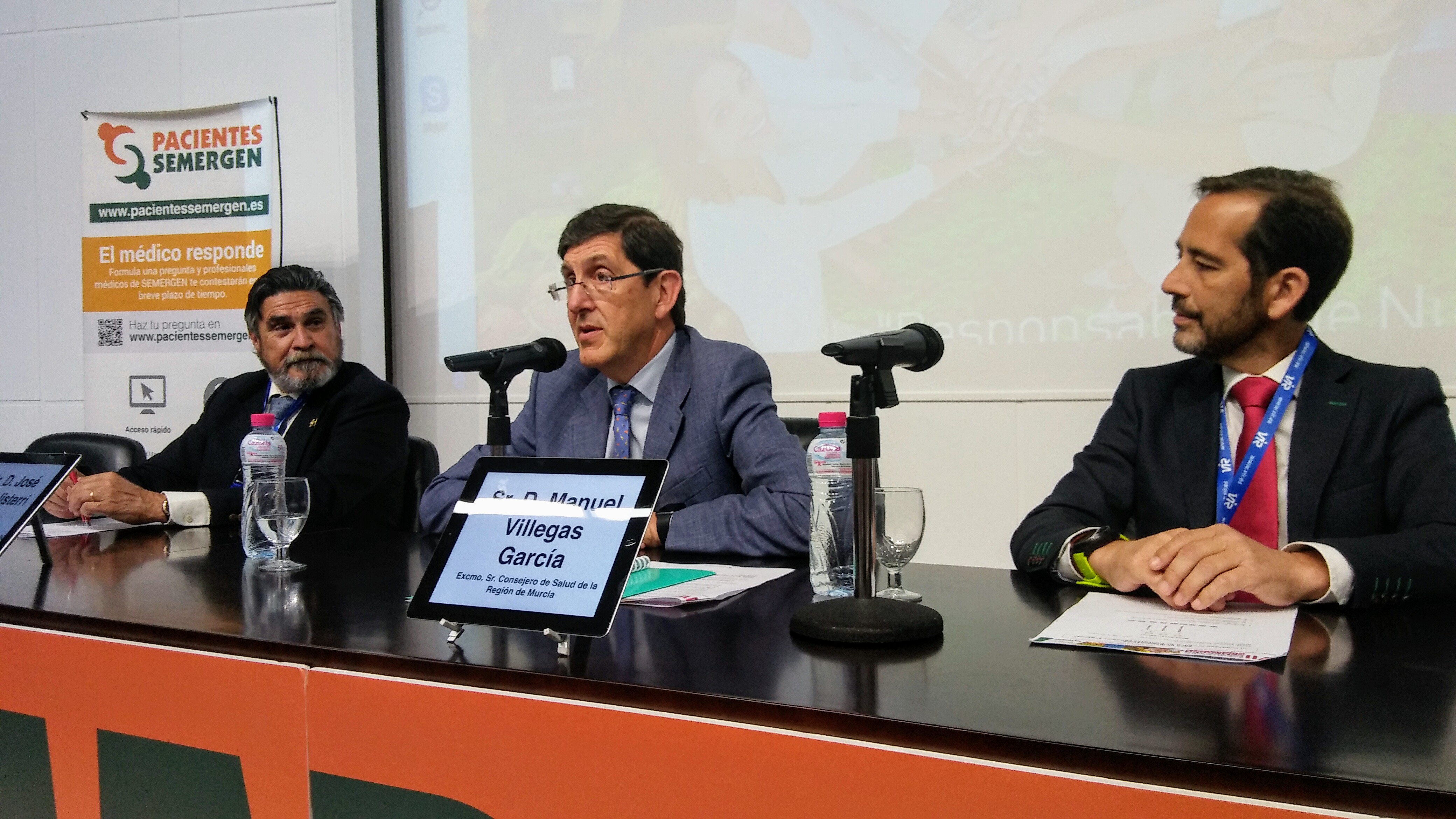 El consejero de Salud, Manuel Villegas, durante la inauguración del VII Congreso Nacional de Pacientes Crónicos, que ...