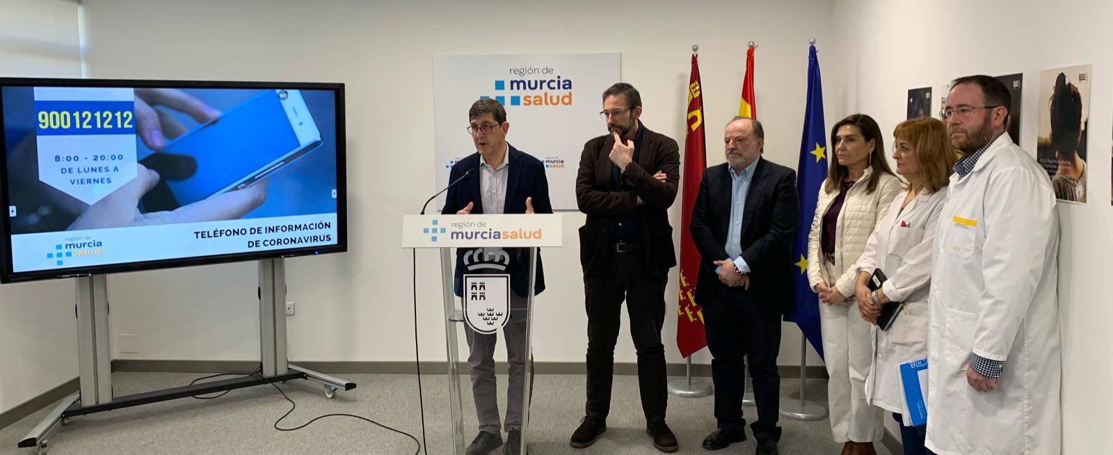 El consejero de Salud, Manuel Villegas, durante su intervención en la rueda de prensa