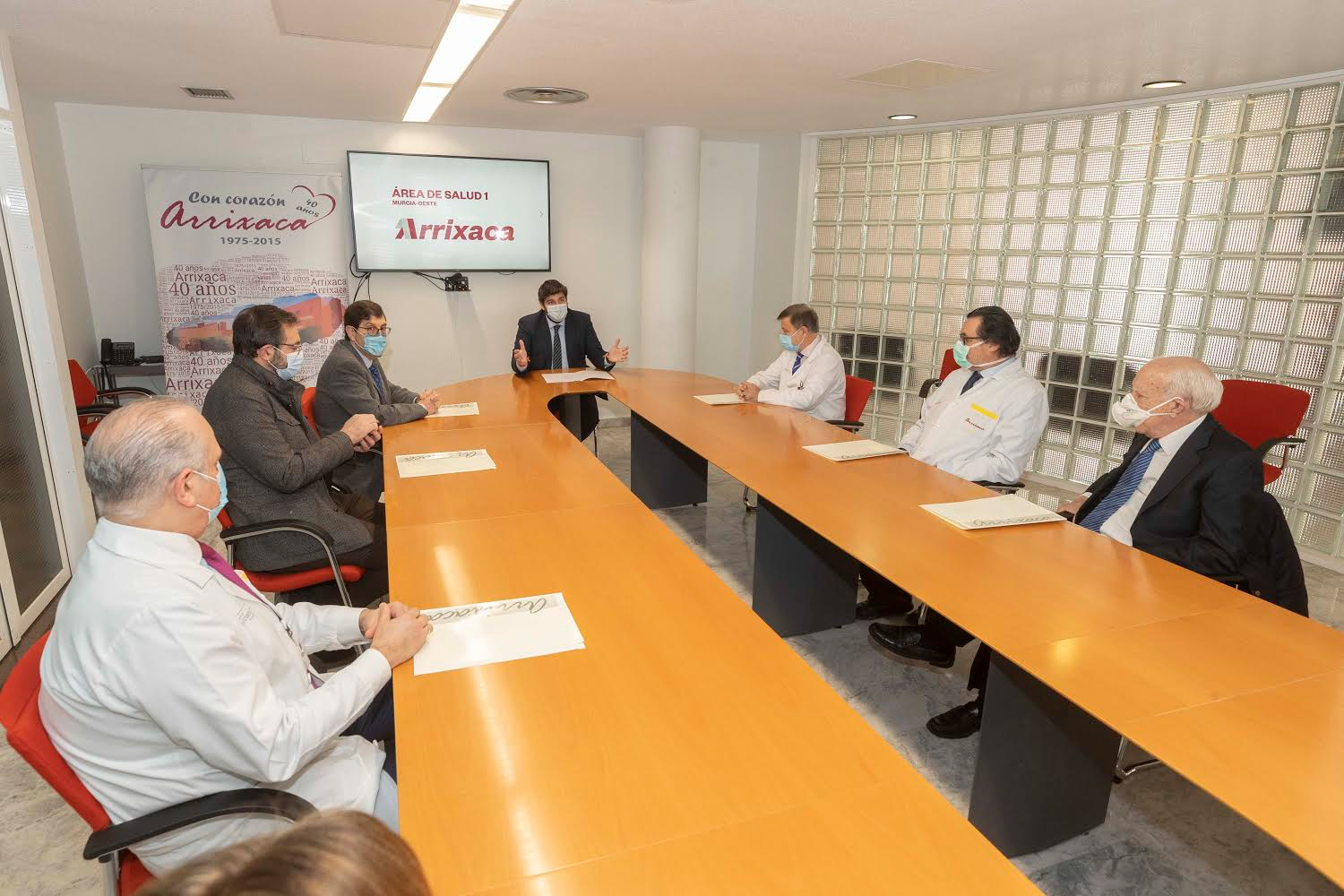 De izquierda a derecha, Ángel Baeza, gerente del Área I, Asensio López, Gerente del SMS, Manuel Villegas, Consejero ...