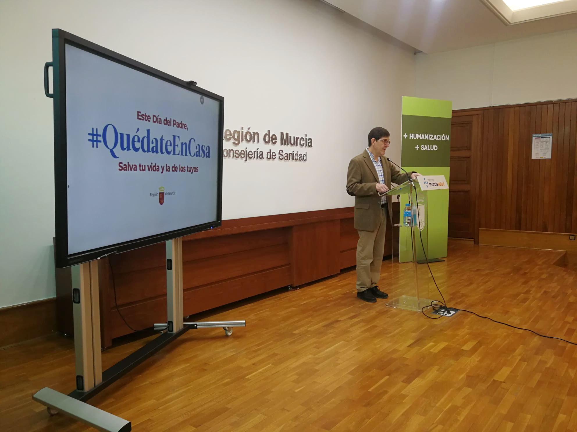 El consejero de Salud, Manuel Villegas, ofrece los últimos datos sobre Covid-19 en la Región de Murcia.
Sonido: ...