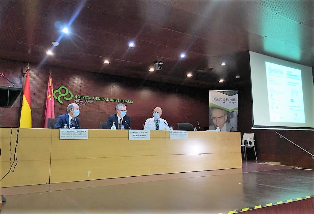 El consejero de Salud, Juan José Pedreño, en la inauguración de la I Jornada de Cirugía Robótica, organizada por la ...