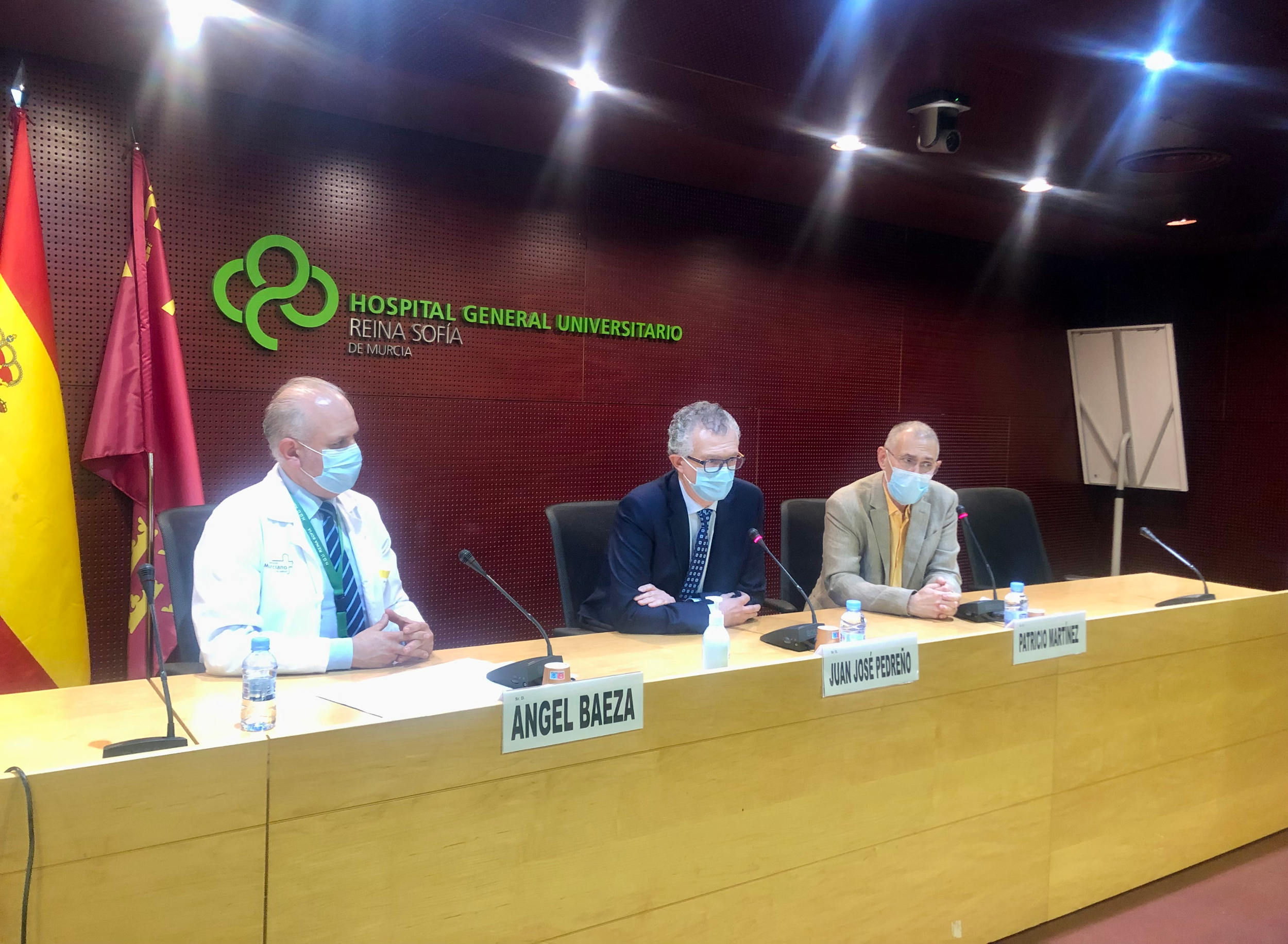 El consejero de Salud inaugura el XX Congreso de cirugía ortopédica centrado en las fracturas del paciente frágil