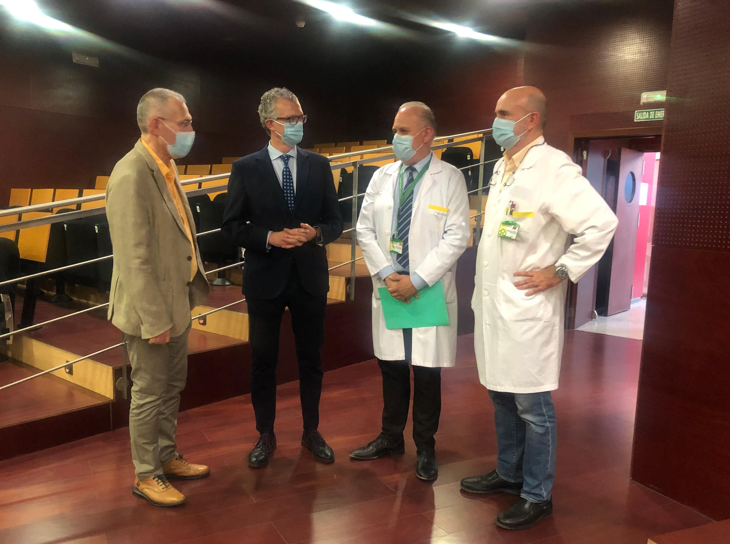El consejero de Salud inaugura el XX Congreso de cirugía ortopédica centrado en las fracturas del paciente frágil