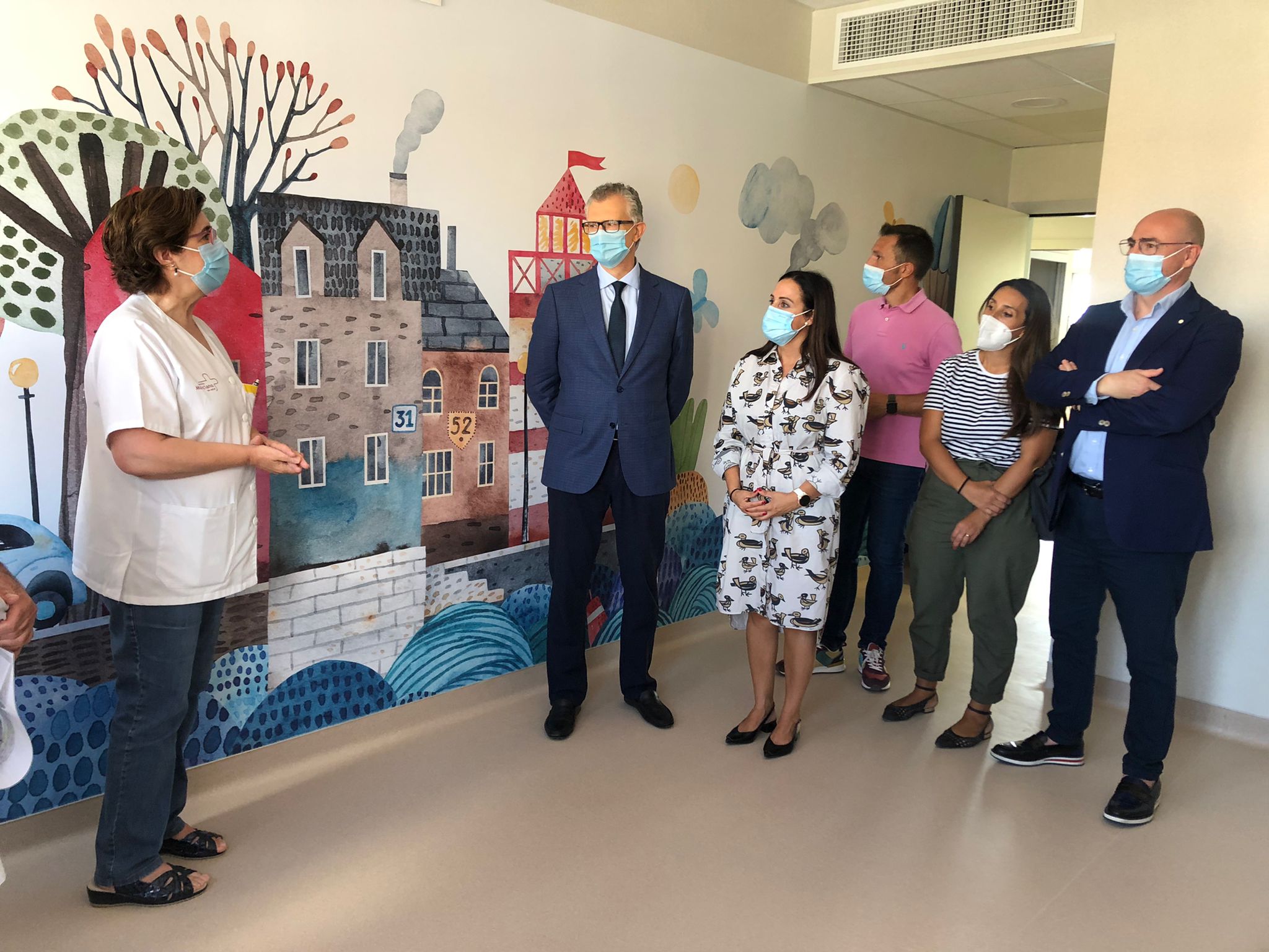 El consejero de Salud, Juan José Pedreño, visitó hoy, junto a la alcaldesa de Yecla, María Remedios Lajara, las ...