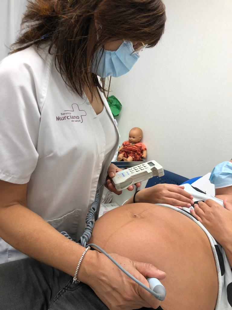 El hospital Rafael Méndez de Lorca ha puesto en marcha la interconsulta no presencial entre matrona y obstetra.