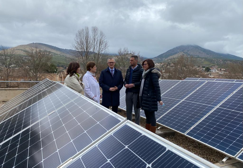 El consejero de Salud, Juan José Pedreño, visitó hoy la instalación de placas solares del hospital de Caravaca de la ...