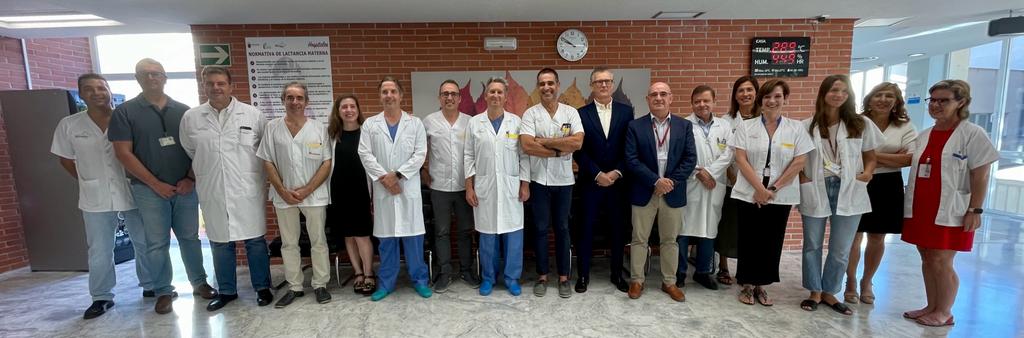 El consejero en funciones de Salud, Juan José Pedreño, se reúne con parte del equipo de la Unidad de Sarcomas y ...