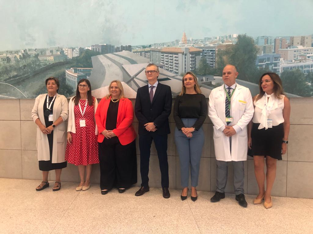 Gerente de Salud Mental, María José Lozano; la directora gral. de Salud Pública, Calidad e Innovación, del ...