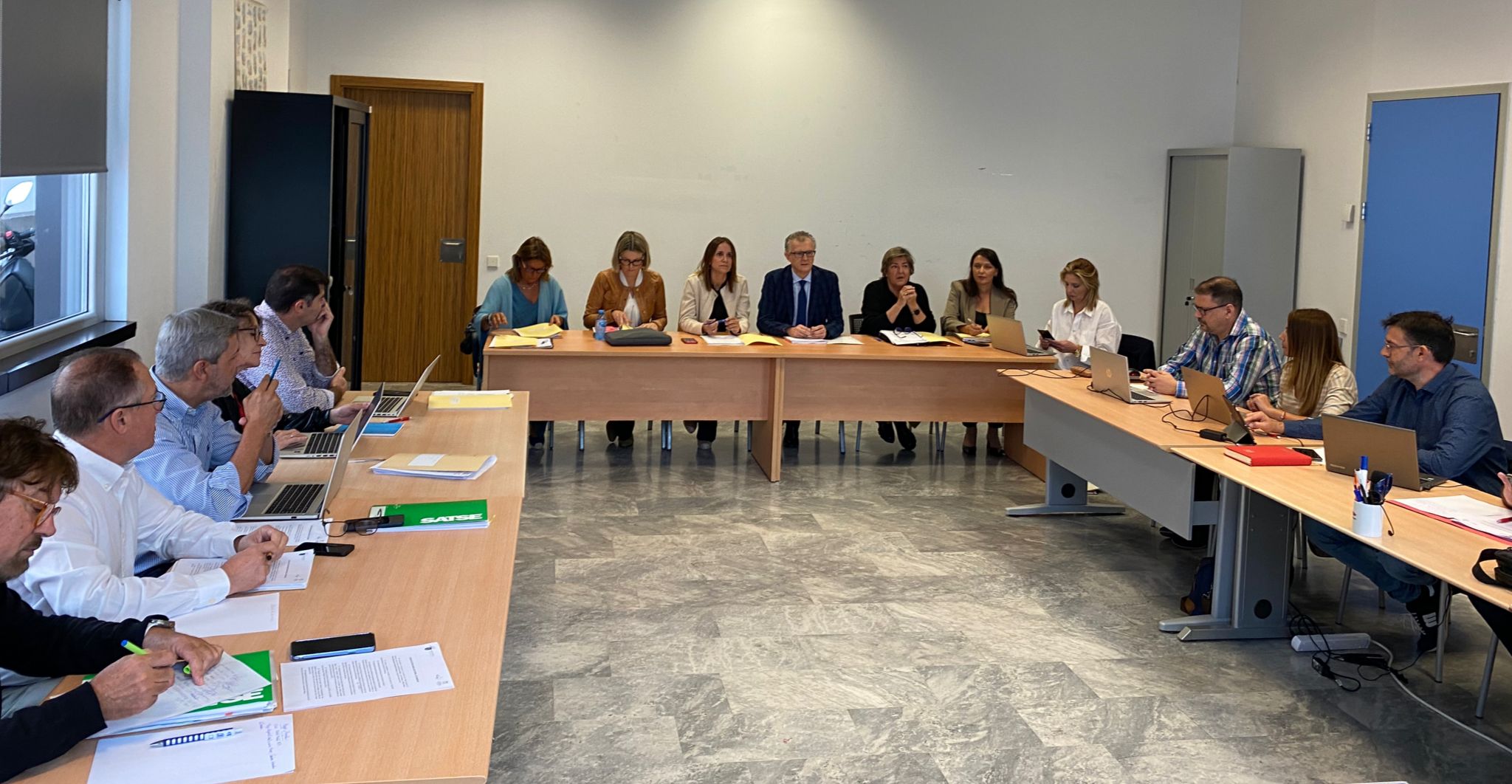 El consejero de Salud, Juan José Pedreño, participó hoy en la primera sesión de la Mesa Sectorial de Salud de la ...