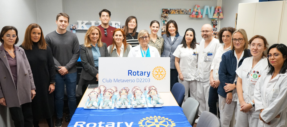 Gracias a estas gafas, niños se podrán familiarizar en casa con la terapia que van a recibir en el hospital.