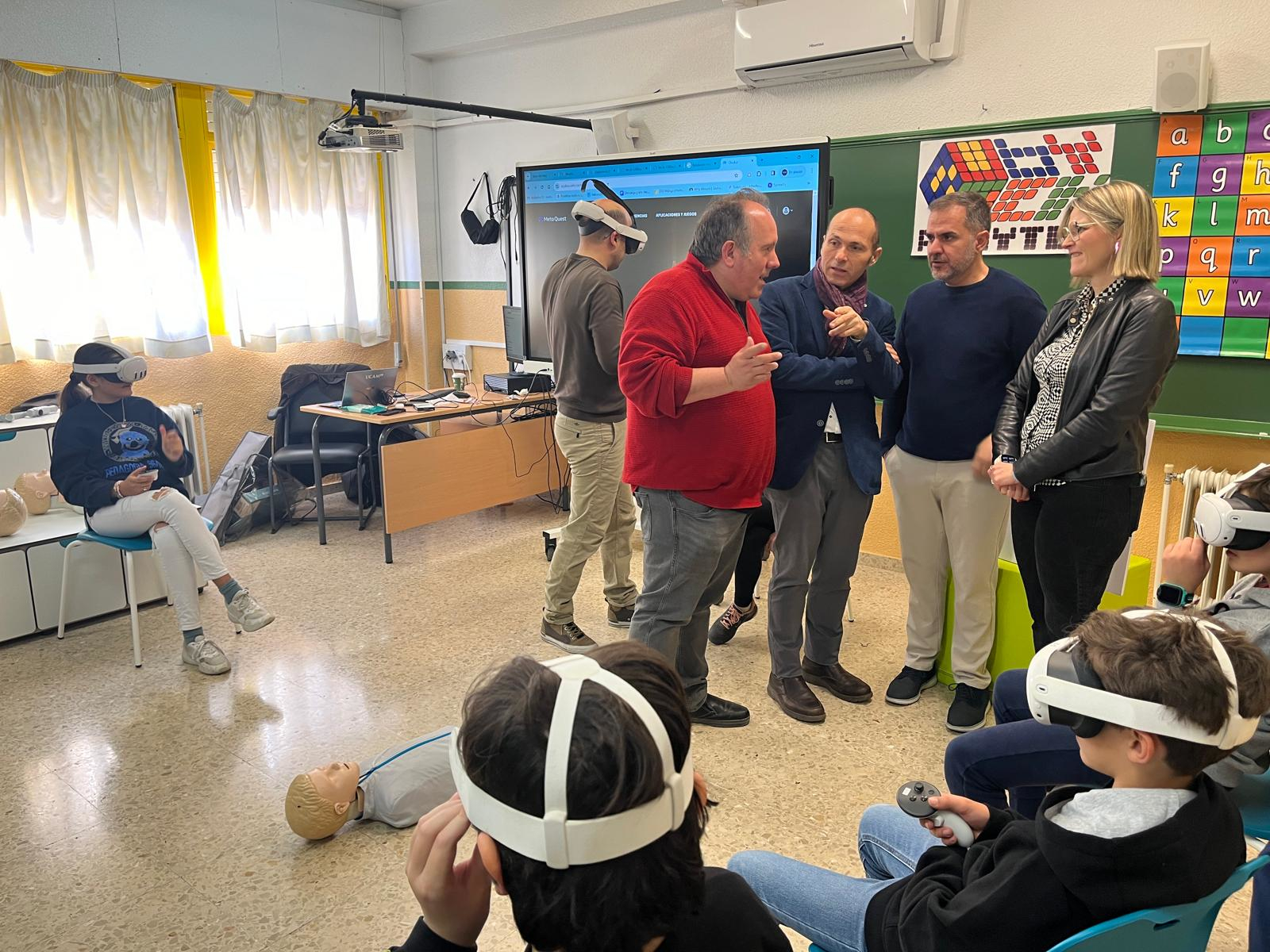 Alumnos del Colegio Federico de Arce de Murcia graban un vídeo de realidad virtual para enseñar la reanimación ...