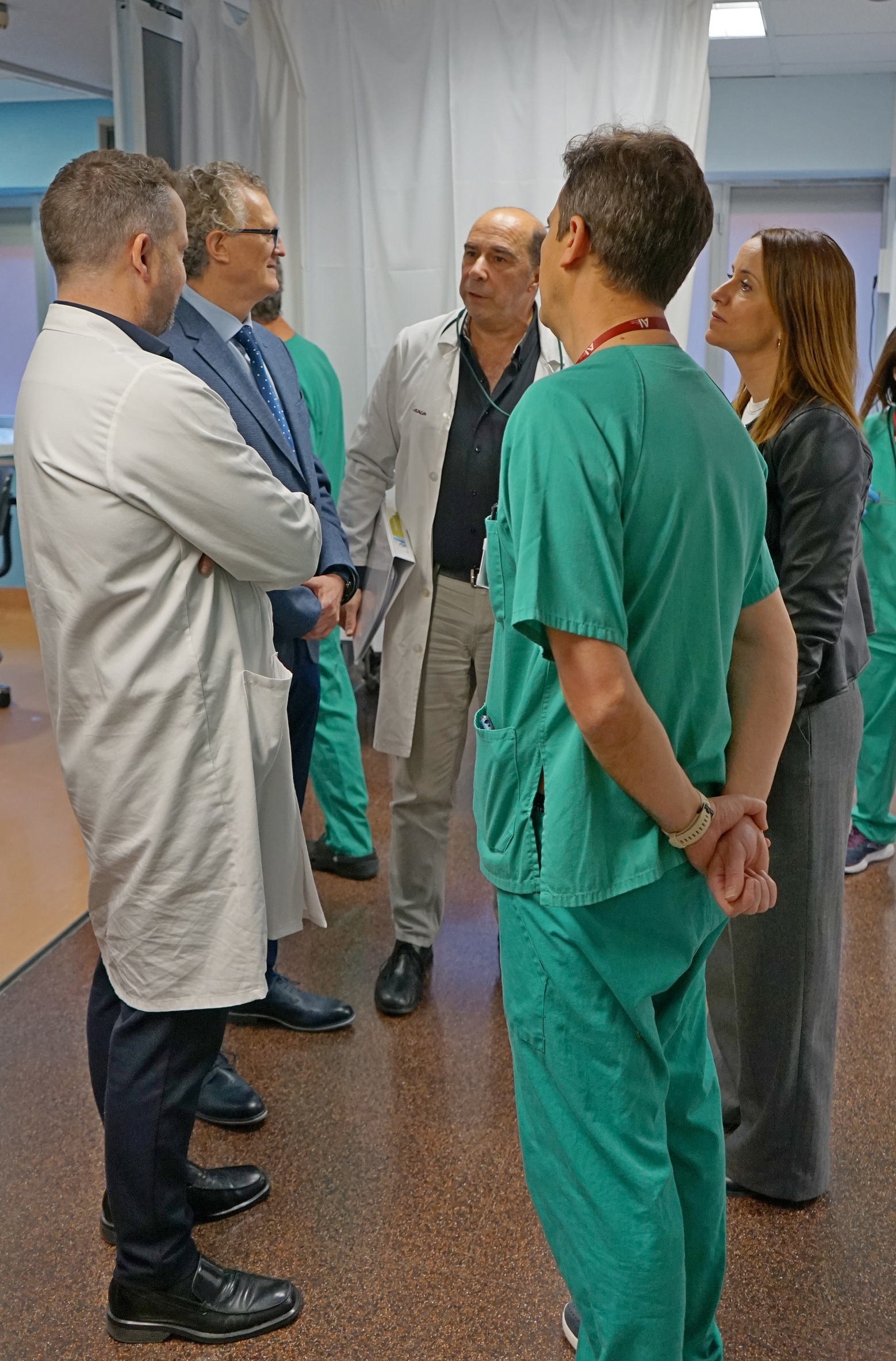 El consejero de Salud, Juan José Pedreño, visitó el servicio de digestivo del hospital Virgen de la Arrixaca, ...