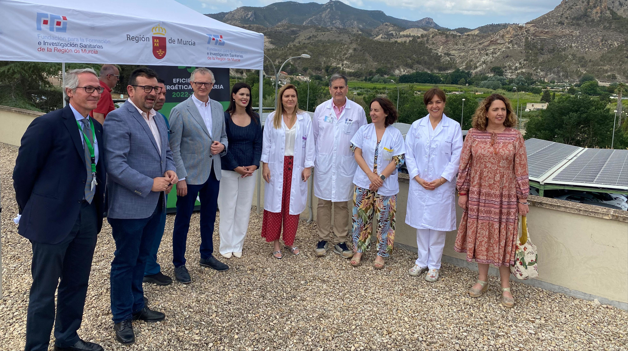 El consejero de salud, Juan José Pedreño, visitó las obras de la nueva instalación solar del hospital de Cieza.