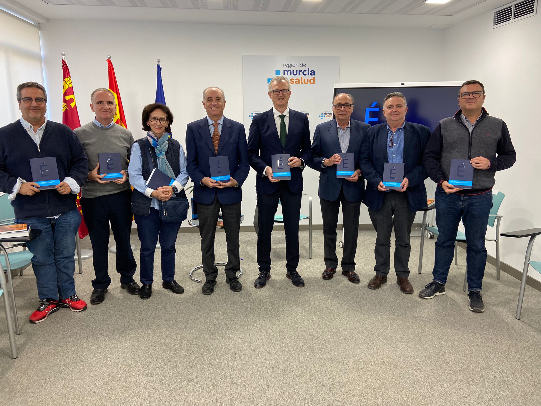 El consejero de Salud destaca la contribución del Consejo Asesor Regional de Ética Asistencial en la humanización ...