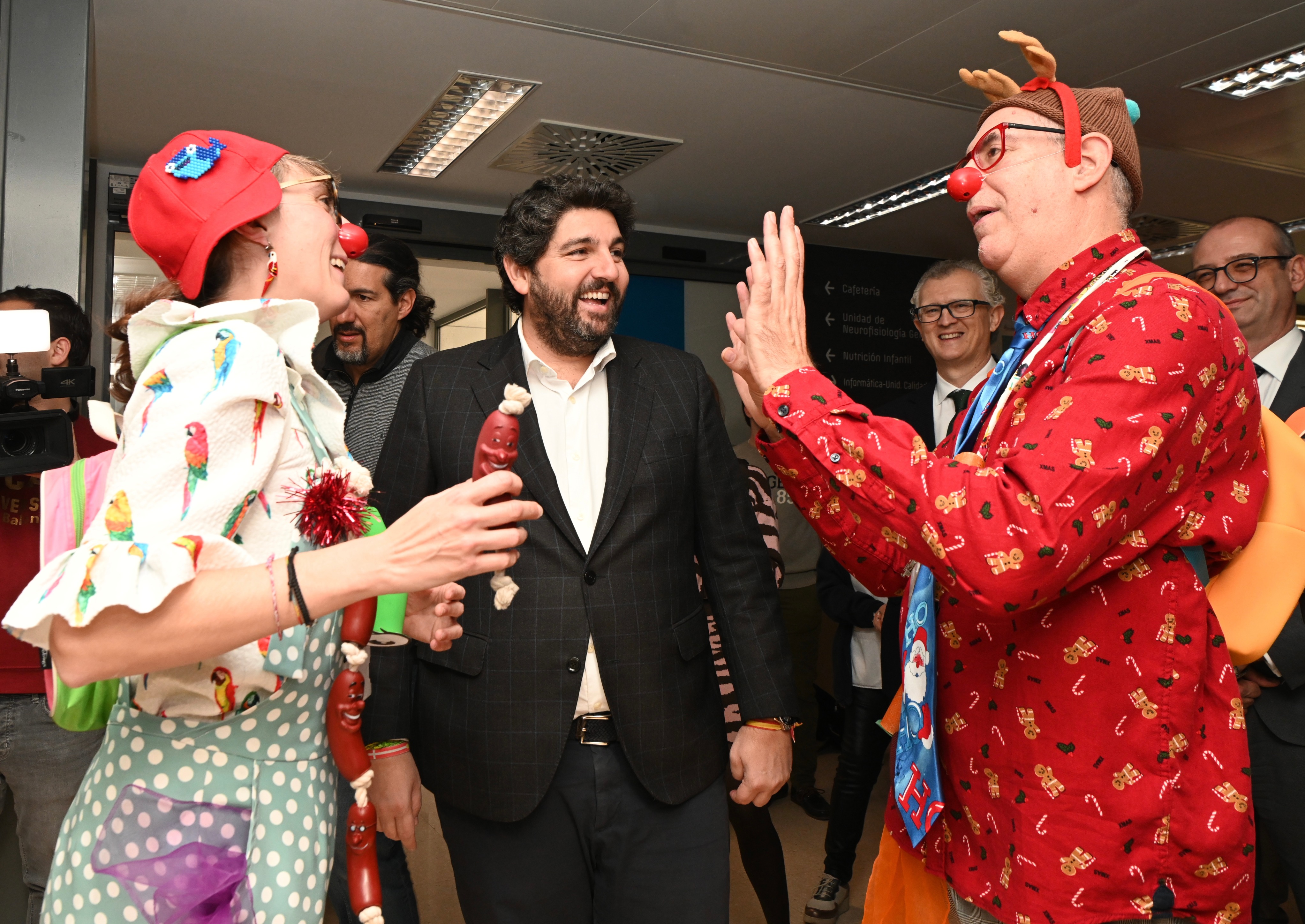 El presidente de la Comunidad, Fernando López Miras, participó hoy en la fiesta de Navidad del Hospital ...