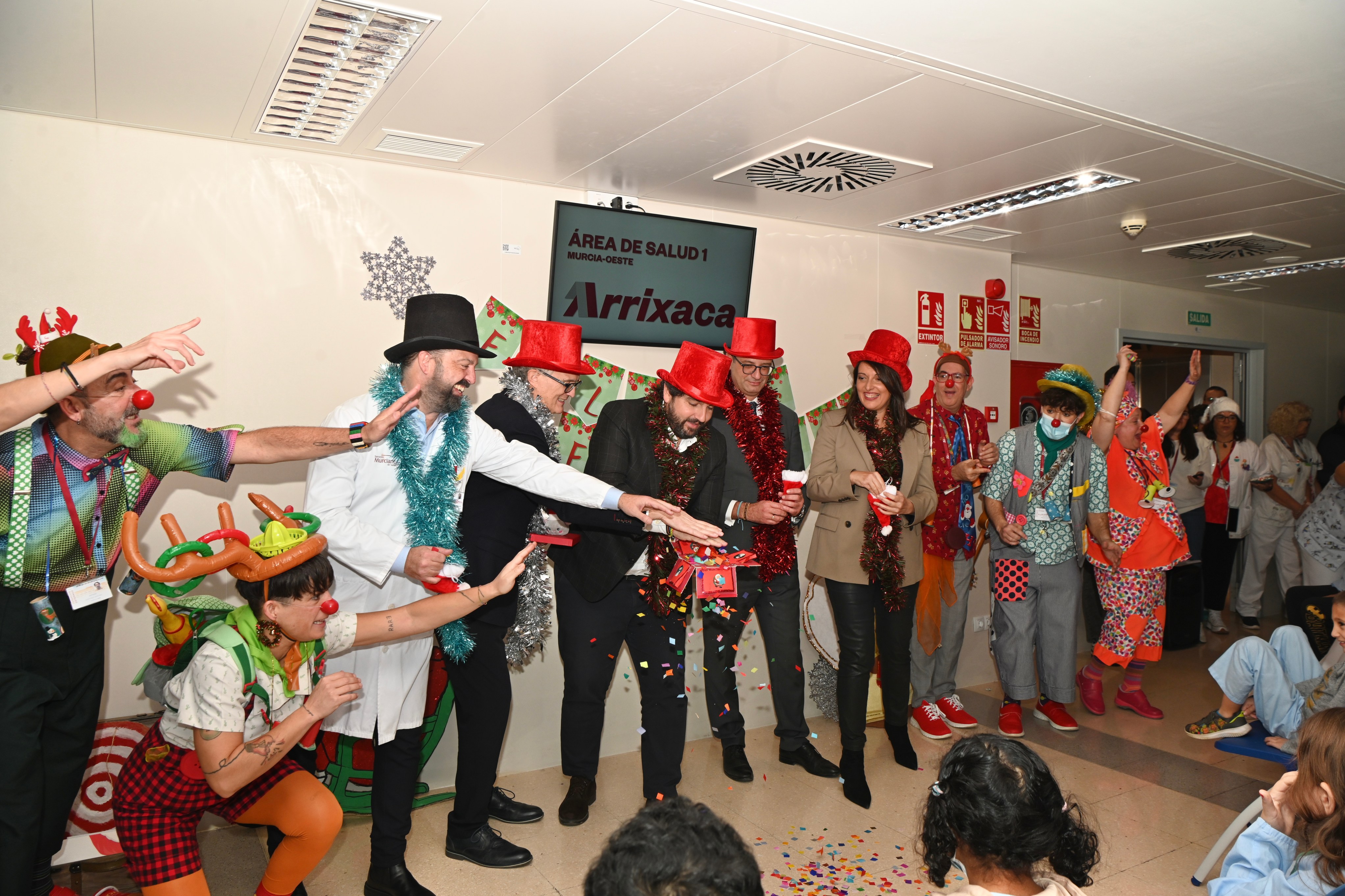 El presidente de la Comunidad, Fernando López Miras, participó hoy en la fiesta de Navidad del Hospital ...