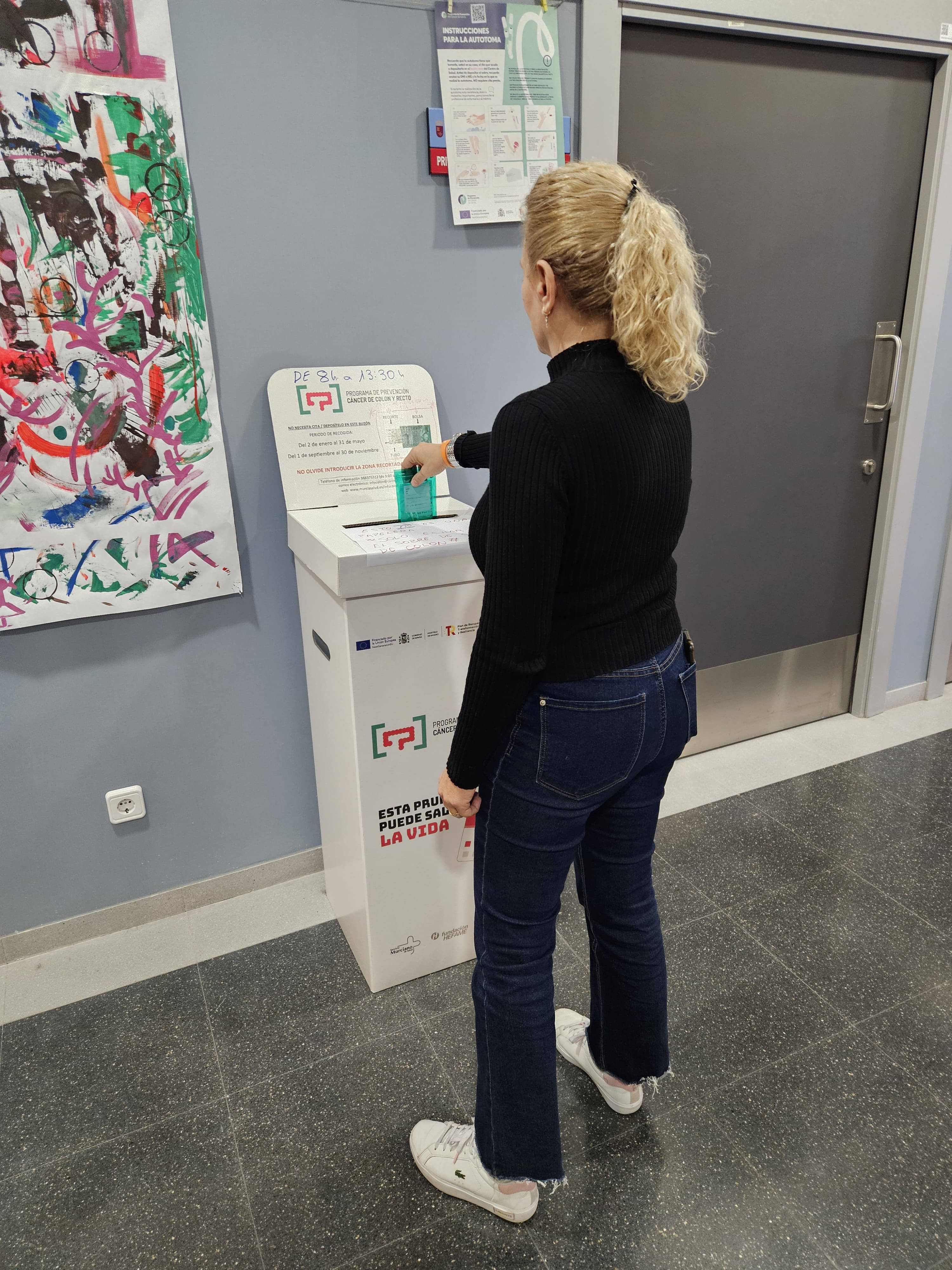 Las muestras del cribado de cáncer de colon se depositan en los buzones habilitados en los centros de salud.