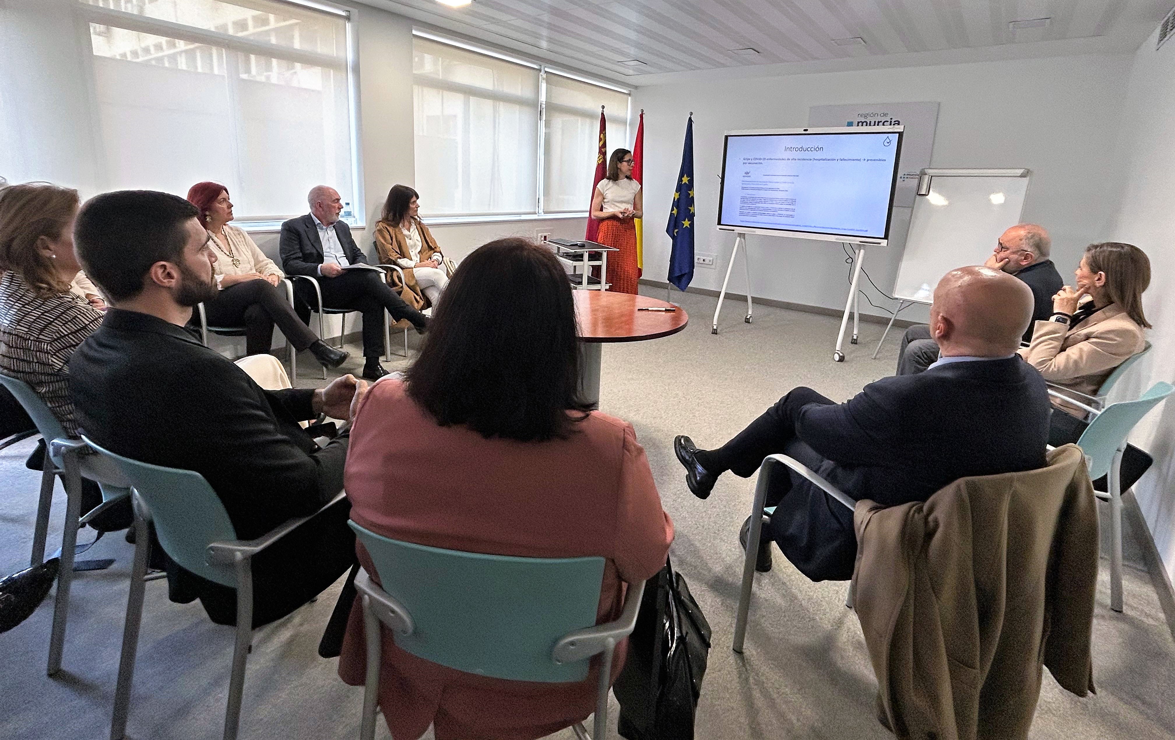 La reunión con los colegios profesionales se ha celebrado en el marco de la Semana Mundial de la Inmunización 2025, ...