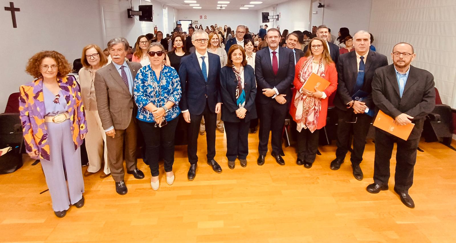 El consejero de Salud destaca los programas regionales de atención a la infancia y la adolescencia en el II Congreso ...