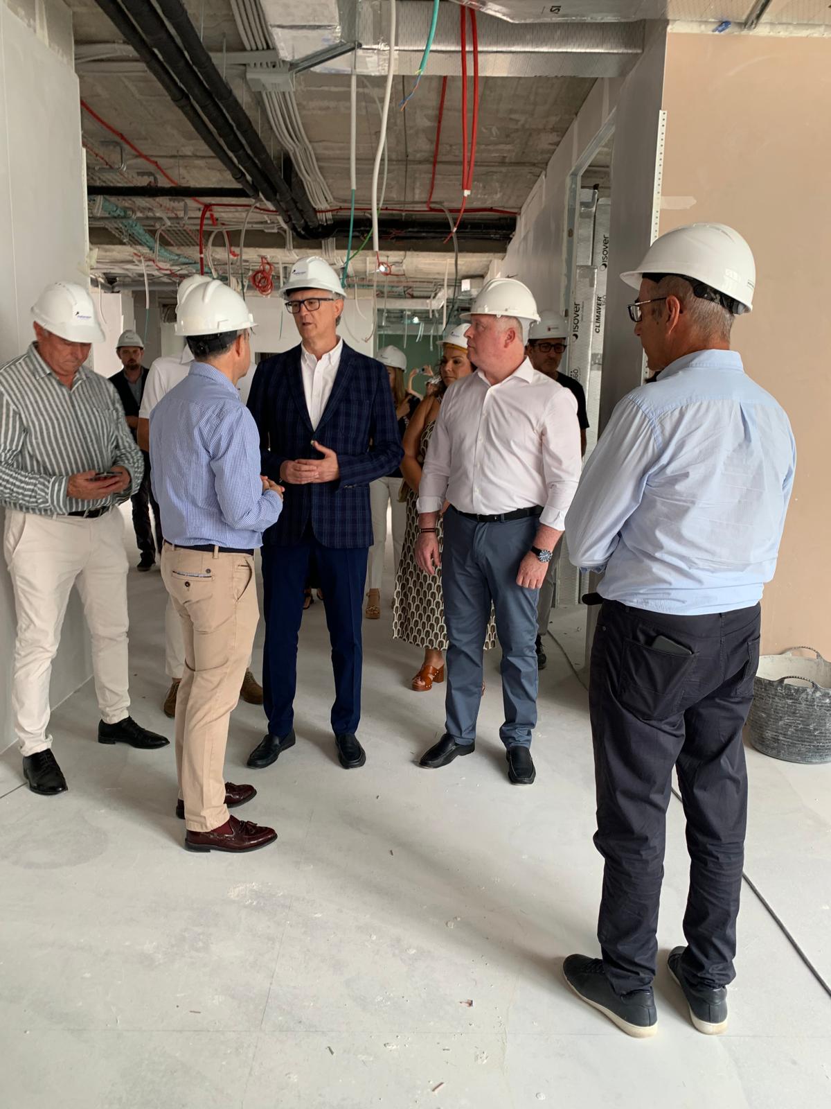 El consejero de Salud, Juan José Pedreño, durante la visita a las obras del nuevo centro de salud de Lorquí.