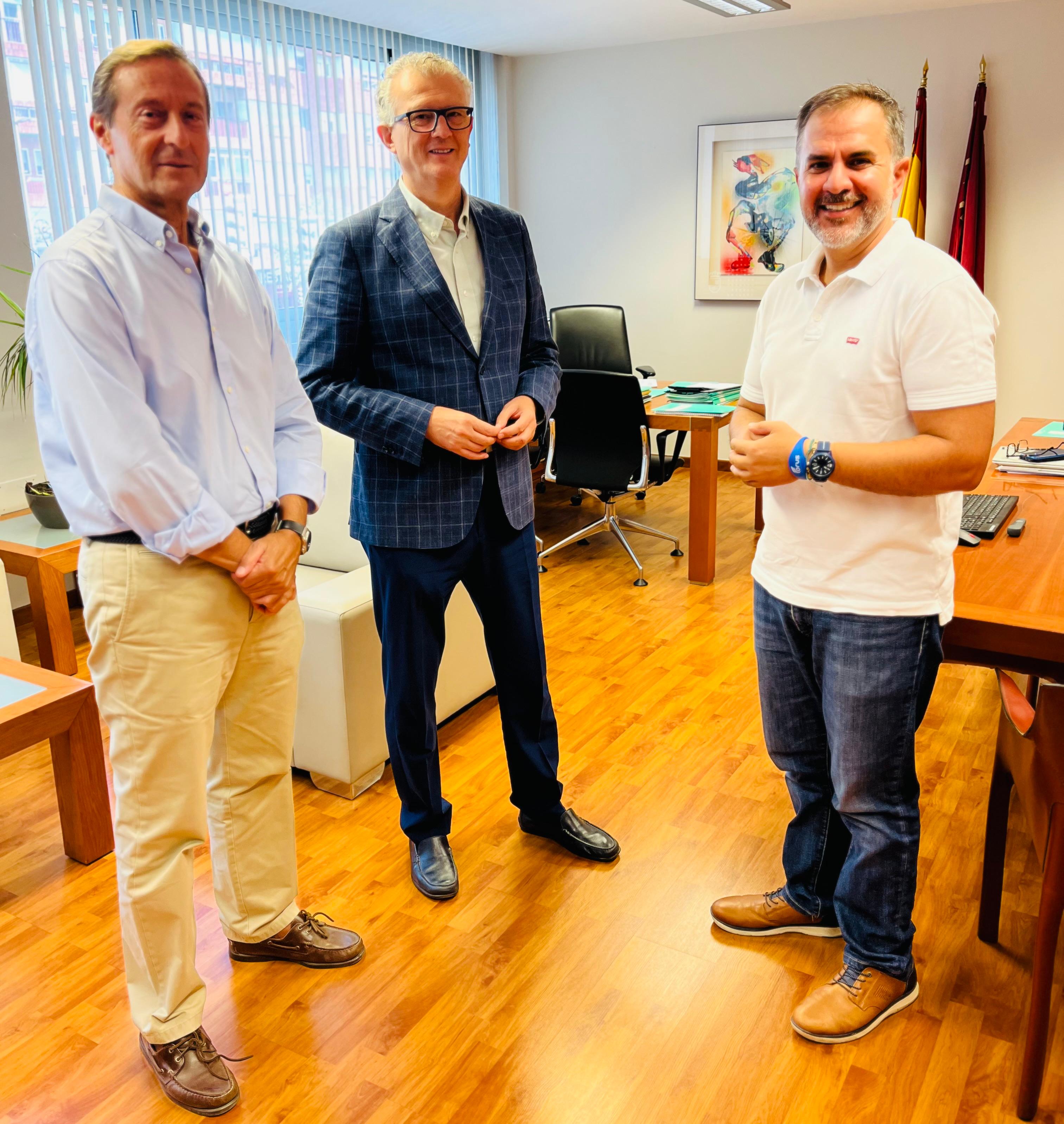 Salud traslada a la Fundación Ambulancia del Deseo su apoyo a la labor social y humanitaria que realiza por el ...