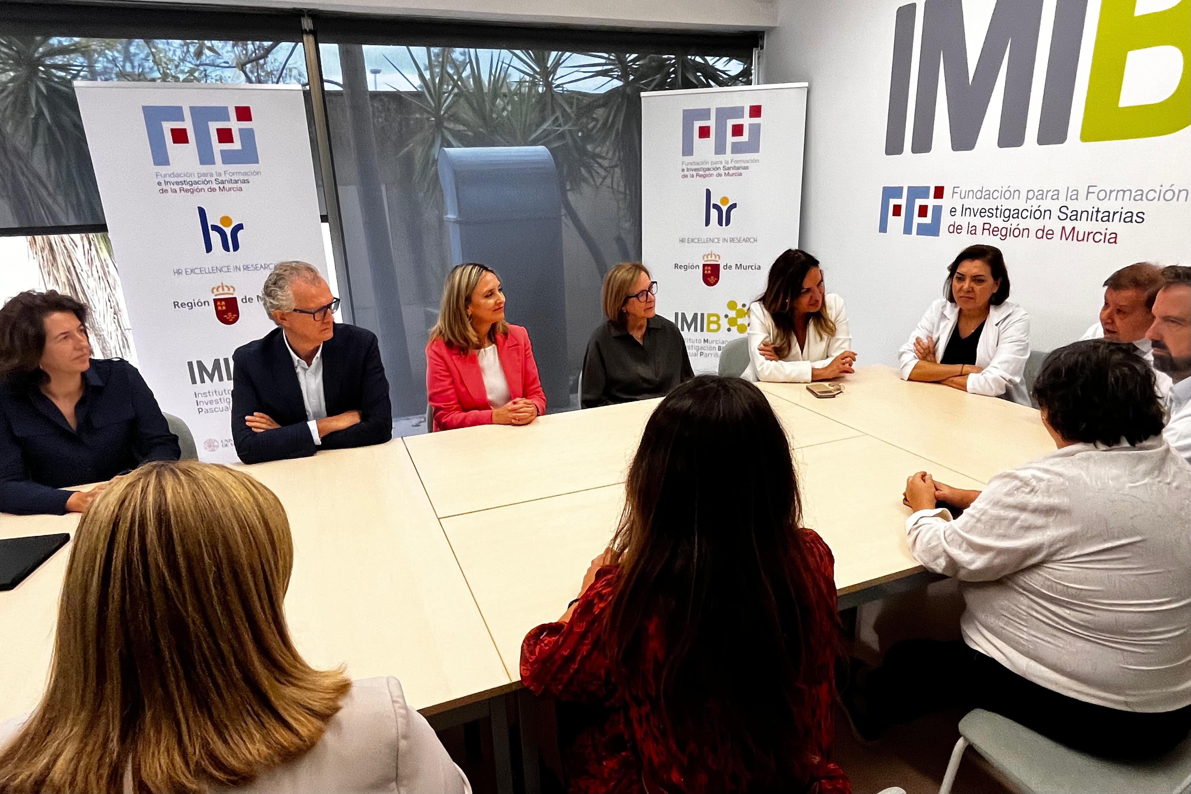 Los consejeros de Salud y Política Social presentan la investigación que busca las causas genéticas de la ...